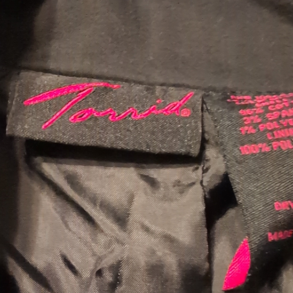 Torrid Black Short Sleeve Blazer - Picture 2 of 4